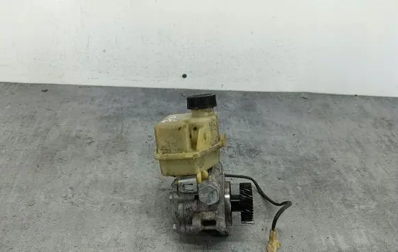 Mazda 6 Power steering pump KYB