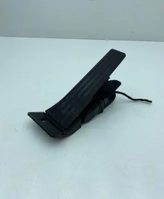Accelerator throttle pedal