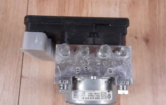 Volkswagen Golf VIII ABS Pump 5WA614517BF