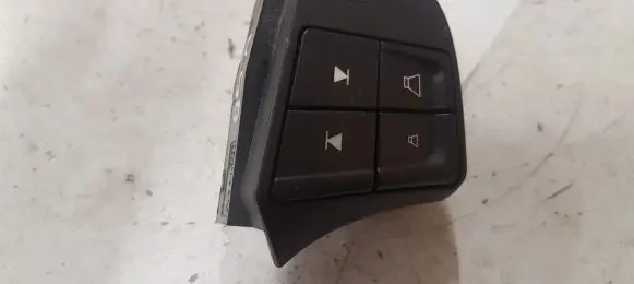 Volvo V50 Steering wheel buttons/switches 30710722