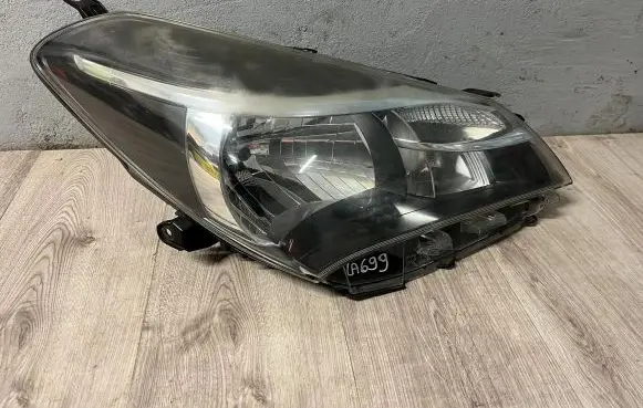 Toyota Yaris Headlight/headlamp