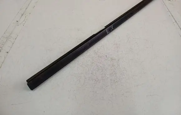 Volkswagen PASSAT B4 Rear door glass trim molding 