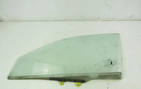 Mitsubishi Lancer Front door window glass four-door 
