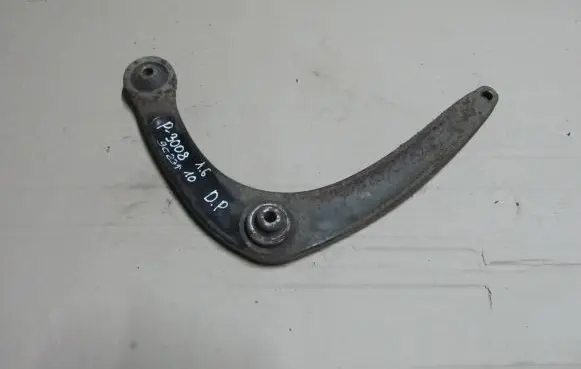Peugeot 3008 I Front lower control arm/wishbone 823214