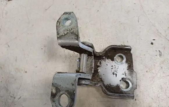 Suzuki Swift I Front door upper hinge 