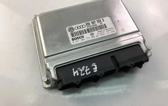 Audi A4 S4 B5 8D Engine control unit/module ECU 8D0907558B 0261204774