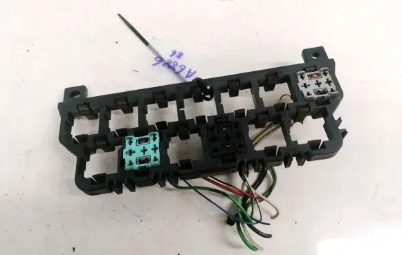 Volkswagen PASSAT B5 Fuse box set 8D0937503E