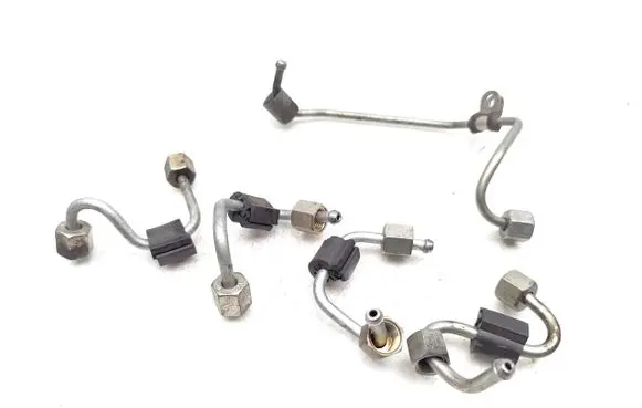 Fuel injector supply line/pipe