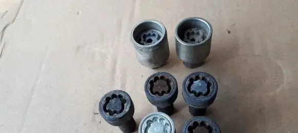 Audi A6 S6 C7 4G Anti-theft wheel nuts and lock 