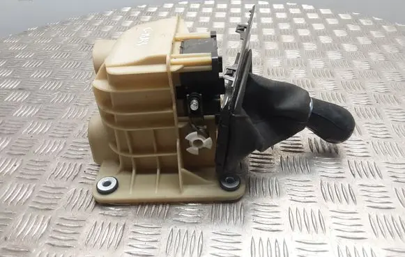 Ford Focus C-MAX Gear shifter/selector 3M5R7K387RO