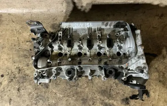 Mercedes-Benz C W205 Engine head 110422959R