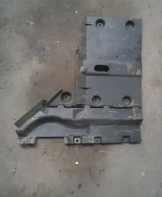 Nissan Qashqai+2 Center/middle under tray cover 