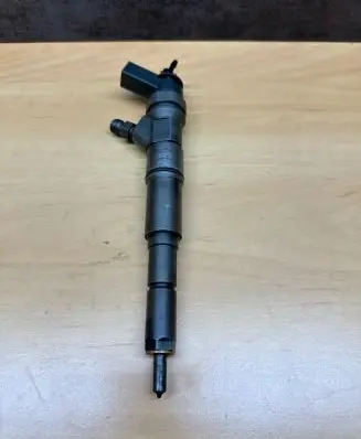 BMW 5 E60 E61 Fuel injector 0445110212