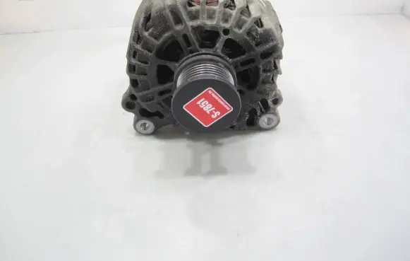 Volkswagen Caddy Generator/alternator 04L903021A 2715269C 319038381