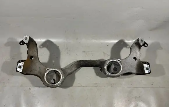 Porsche Cayenne (92A) Engine mounting bracket 94837530904