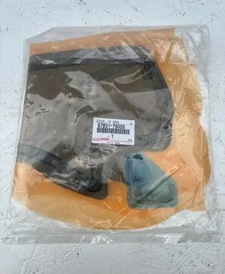Lexus CT 200H Side door sound insulation 6783176020