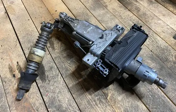 Mercedes-Benz C W203 Steering wheel axle A2034620205 2034620205