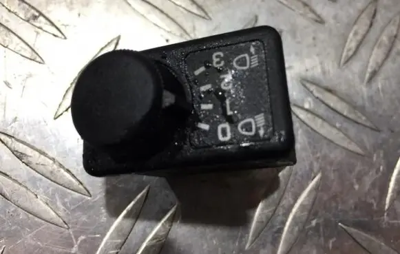 Nissan Almera N16 Headlight level height control switch