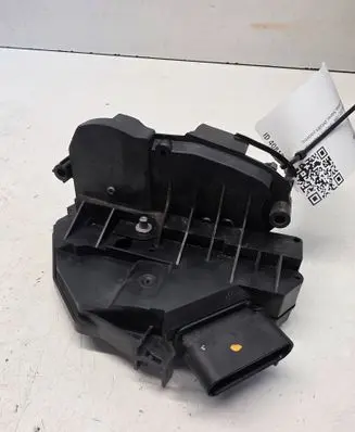 Volvo S60 Front door lock 31301738