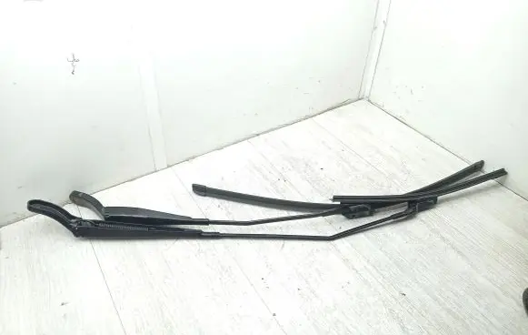 Peugeot 208 Front wiper blade arm