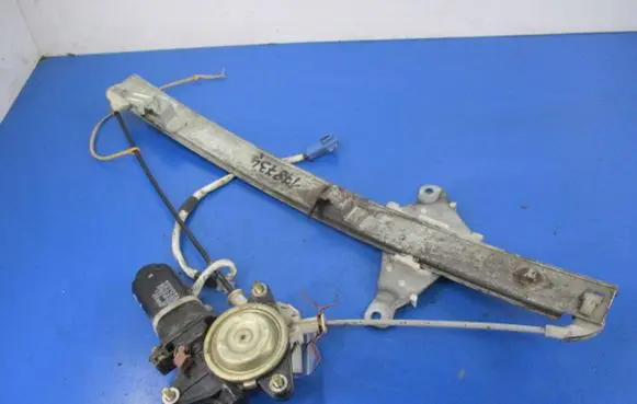 Toyota Avalon XX10 Front door window regulator with motor 8571007010