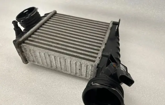 Volkswagen PASSAT B5.5 Intercooler radiator 3B0145805J