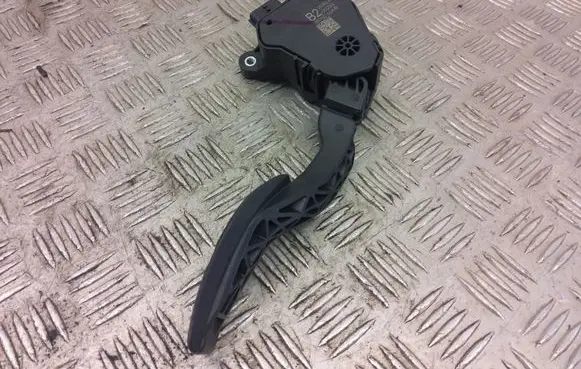 Nissan Qashqai J12 Accelerator throttle pedal 180026UA1B