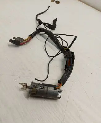 Renault Laguna I Ignition lock 8456221