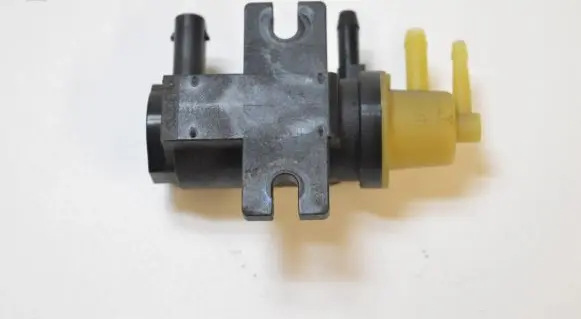 Mercedes-Benz E A207 Turbo solenoid valve A0091533128