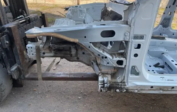 Mercedes-Benz EQC Front quarter panel 