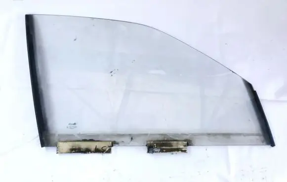 Opel Omega A Front door window glass four-door 