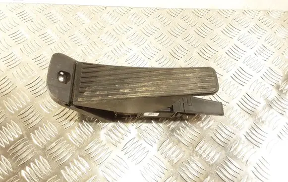 Volvo XC40 Accelerator throttle pedal 32212451