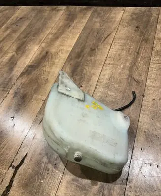 Windshield washer fluid reservoir/tank