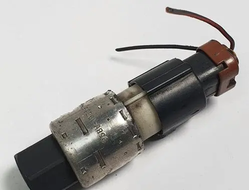 Ford C-MAX I Air conditioning (A/C) pressure sensor 95BW-19E561-AA