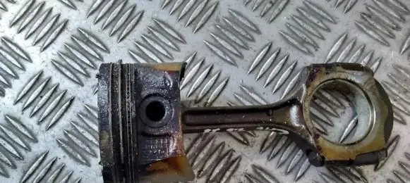 Renault Laguna I Piston with connecting rod k4m720