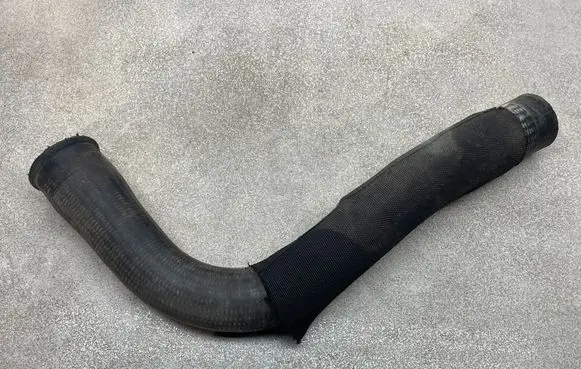 Opel Zafira B Engine coolant pipe/hose 13322497