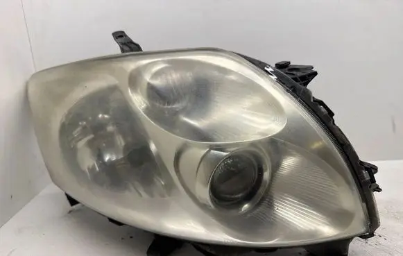 Toyota Auris 150 Headlight/headlamp 8111002470