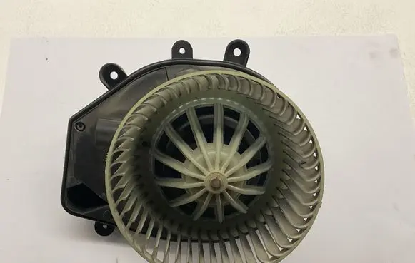 Volkswagen PASSAT B5 Heater fan/blower 740221233F 8D1820021