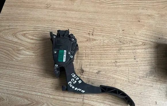 Seat Ibiza III (6L) Accelerator throttle pedal 6Q0721503C
