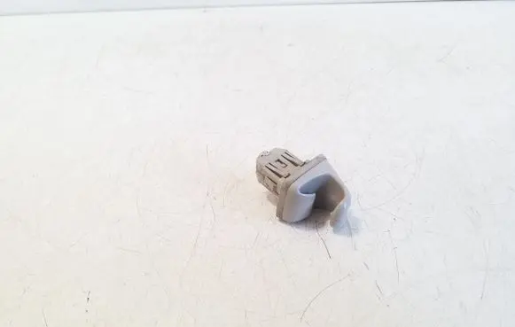 Sun visor clip/hook/bracket