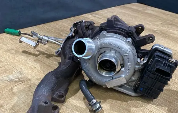 Jaguar XE Turbo HK836K682AA GTD1752V 8328611