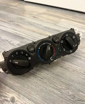 Ford C-MAX I Climate control unit 69607003