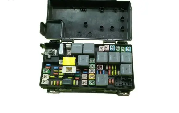 Dodge Journey Fuse box set R62335001 BEZPIECZNIKOW