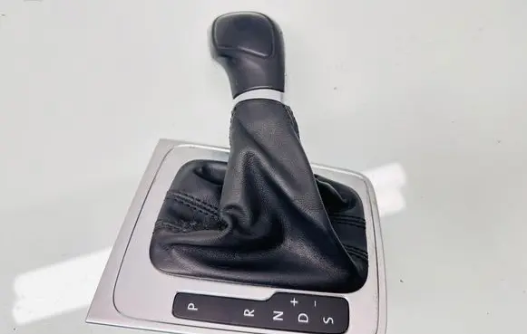 Volkswagen PASSAT CC Gear lever shifter trim leather/knob 3AB713203E