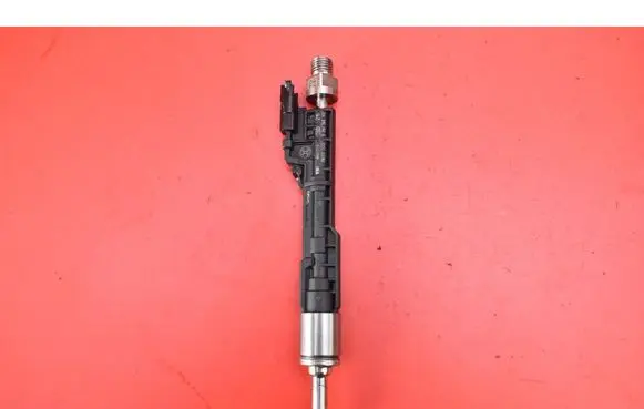 BMW X5M F85 Fuel injector 7639994