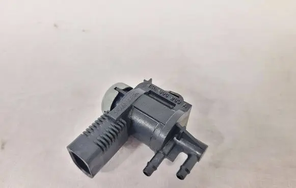 Volkswagen PASSAT B7 Turbo solenoid valve 1K0906283A