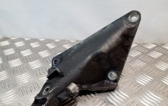 BMW 7 E65 E66 Engine mounting bracket 6770005