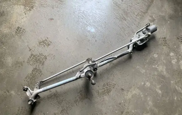 Honda CR-V Front wiper linkage and motor 4602 WM070 C013