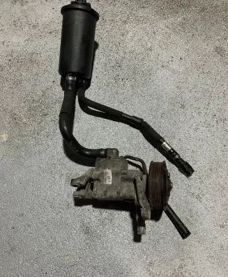 BMW 5 E60 E61 Power steering pump 677683402