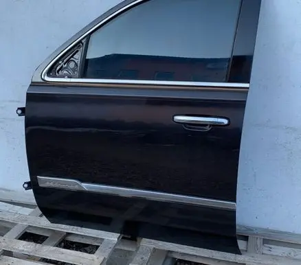 Cadillac Escalade IV Front door W32R2R2F